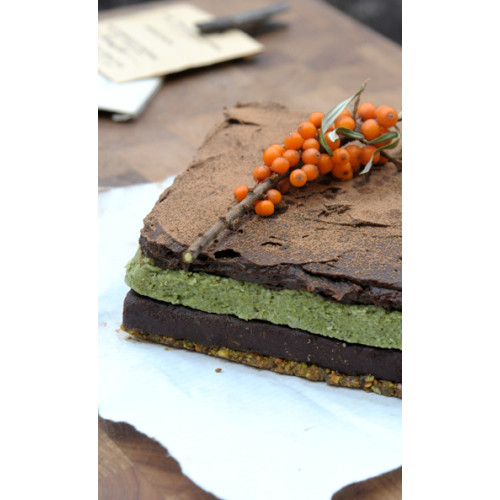 Raw superfood cake